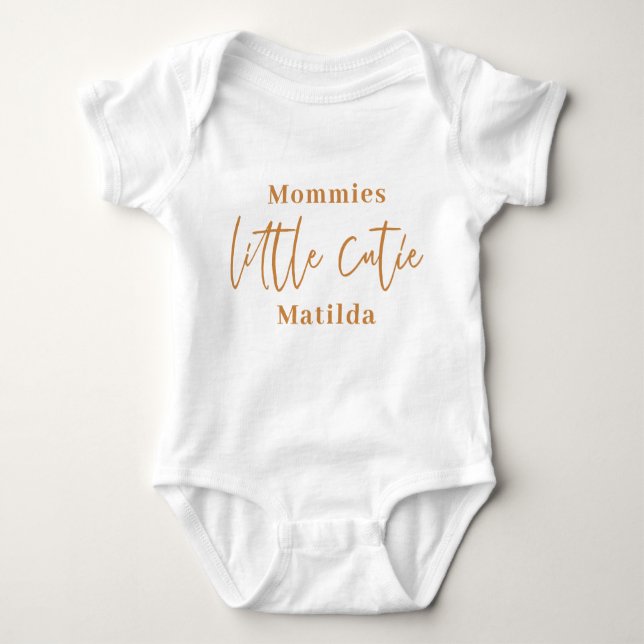 Modern manustypografi lilla cutie baby baby bo t shirt (Framsida)
