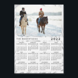 Modern Marble 2022 Family Photo Calendar Magnet<br><div class="desc">Skapa en unik 2022-fotokalendermagnet för ett kylskåp genom att ladda upp ett personligt bild och skriva in din familj namn eller annan text.</div>