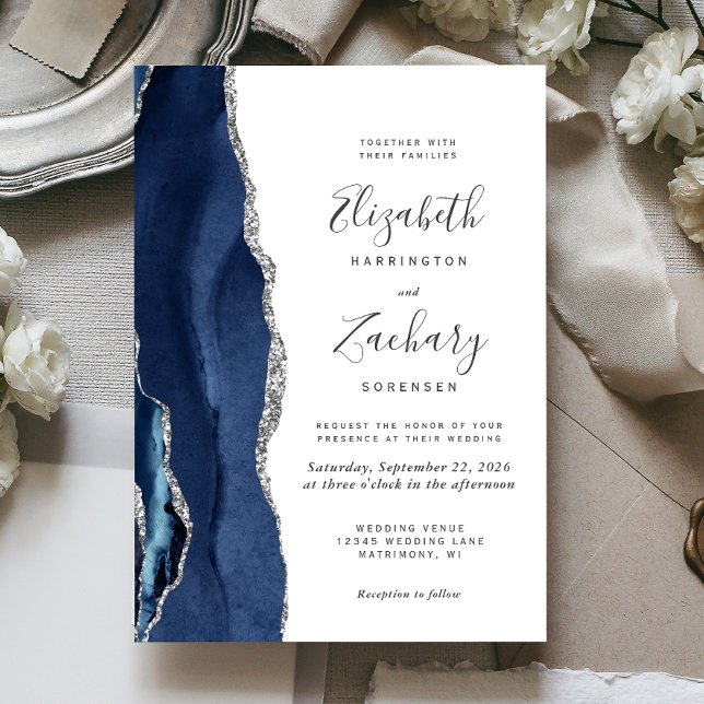 Modern marin blå Silver-agate Bröllop Inbjudningar (The perfect choice for a navy blue and silver themed wedding.)