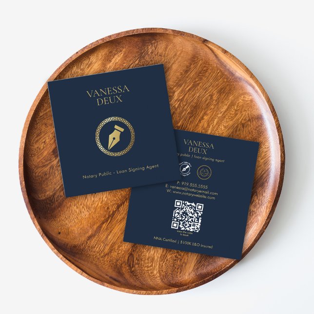 Modern marin och Guld Notary Pen QR Logotyp Elegan Fyrkantigt Visitkort (Skapare uppladdad)