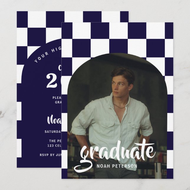 Modern marinblå rutig valv fotograduation inbjudningar (Fram/baksida)