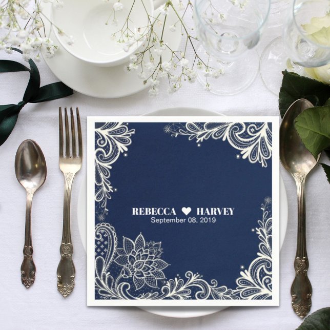 modern marinvit marinblå snöre-marinblå bröllop pappersservett (modern beach nautical white lace navy blue wedding napkins)