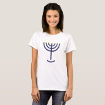 Modern Menorah Navy Guld Faux Foil T Shirt<br><div class="desc">Modern Minimal Menorah-design tryckt i flottan och guld. Kandelabra är en enkel,  minimalistisk design i marinblått med rundade flamspetsar av faux foil. Det här är en sju förgrenade Menorah. Modern Menorah Navy Guld Faux Foil</div>