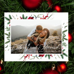 Modern meri och gift nylott foto jul helg vykort<br><div class="desc">Det moderna meritkortet och det gifta nya fotojulkortet är ett perfekt sätt att fira er första julhelg som "Mr and Mrs". Den här moderna designen har elegant-typografi och ett nybildat favoritfoto och fångar på ett vackert sätt glädjen i din första jul tillsammans. Det är enkelt att göra anpassadet unikt för...</div>