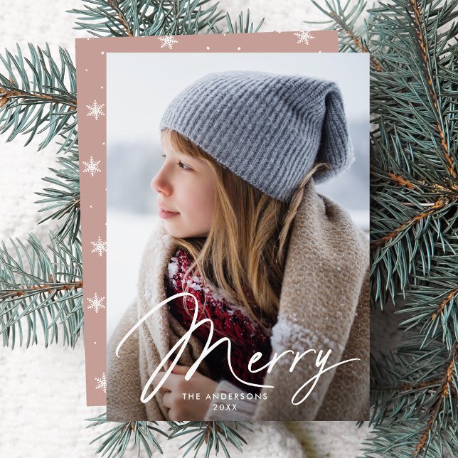 Modern Merry Signature Script Dusty Rose Foto Julkort (Skapare uppladdad)