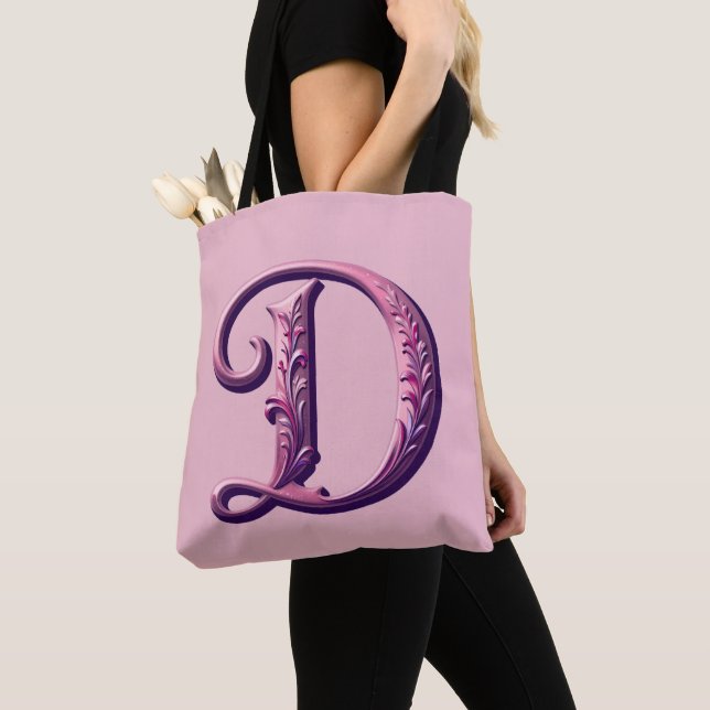 Modern Metallic Rosemaling Letter D, Pink/Purple Tygkasse (Närbild)