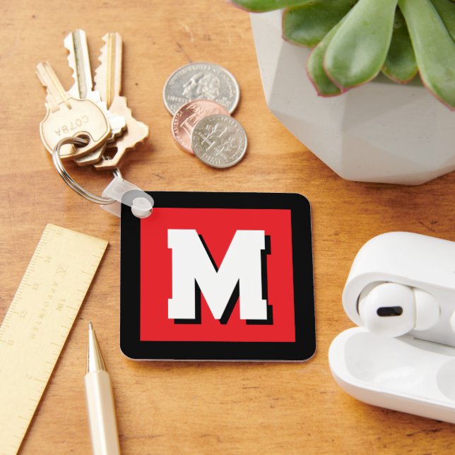 Modern metallinitialmonogram med anpassat namn nyckelring (Skrivbord)