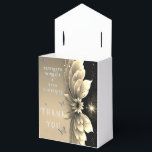 Modern metallisk guldblommig bröllopsinbjudan presentaskar<br><div class="desc">Förhöj din speciella dag med denna fantastiska bröllopsinbjudan med en fängslande, symmetrisk blommig design. De slanka metalliska kronbladen, accentuerade av mjuka nyanser av livfulla färger och himmelska gnistor, skapar en modern men tidlös känsla. Den unika blandningen av abstrakta blommiga mönster och stjärnklara natt-element ger en touch av elegans och sofistikering,...</div>