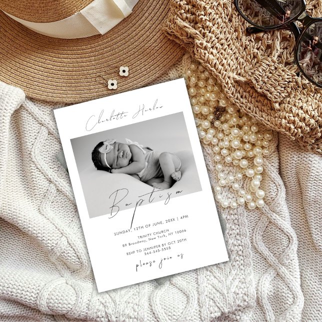 Modern minimal calligrafi Baby-fotobaptism Inbjudningar (Modern Minimal Calligraphy Baby Photo Baptism Invitation)