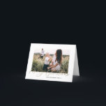 Modern minimal elegant för fotojul helgkort<br><div class="desc">Modern minsta krandår för lövning för att komma ihåg guld-effektskript,  helgdag julkort. Hand målade eukalyptus,  minimalt löv och modern rustik utandning ge i helgdag-kortet är en lyxaktig känsla. I klassade gröntar,   och grå.</div>