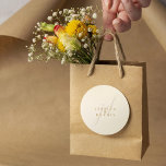 Modern Minimal Elegant Script Monogram Wedding Runt Klistermärke<br><div class="desc">Modern Minimal Elegant Script Monogram Wedding Classic Round Sticker Add a touch of elegance to your wedding with these modern, minimalist, and elegant script monogram classic round stickers. Crafted in classic copper and bridal heath colors, these stickers are perfect for sealing invitations, favor bags, or adding a personalized touch to...</div>
