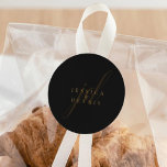 Modern Minimal Elegant Script Monogram Wedding Runt Klistermärke<br><div class="desc">Modern Minimal Elegant Script Monogram Wedding Classic Round Sticker Add a touch of elegance to your wedding with these modern, minimalist, and elegant script monogram classic round stickers. Crafted in classic black and copper colors, these stickers are perfect for sealing invitations, favor bags, or adding a personalized touch to any...</div>