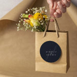 Modern minimal Elegant, skript Monogram Bröllop Runt Klistermärke<br><div class="desc">Modern minimal Elegant Skript Monogram Bröllop Classic Round Sticker Lägg till en elegans i bröllop med dessa moderna, minimalistiska och elegant-skript med monokulära runda klistermärken i monogram. De här klistermärken är perfekter för att försegla inbjudningar, favärdessäckar eller lägga till en personlig vid vilken typ av objekt som helst i bröllop....</div>