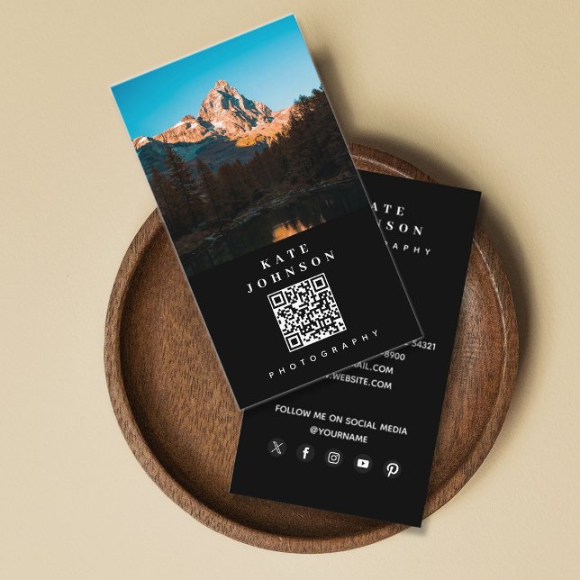 Modern minimal fotoskrivare QR-kod Social-media Visitkort (Modern Minimal Photographer QR Code Social Media Business Card)