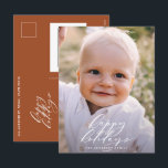 Modern minimal fotot jul elegant semester helg vykort<br><div class="desc">Modern minimal lövverk glada högtider skript jul julkort. Handmålad eukalyptus,  minimalt lövverk och modern rustik flätad krans ger detta julkort en lyxig känsla. I klassiska gröna,  bruna och gråa nyanser.</div>