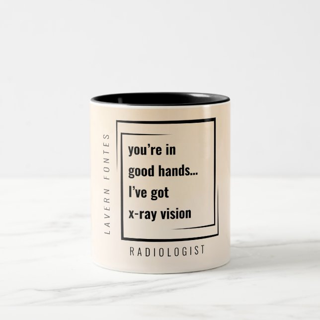 Modern Minimal Funny Motivational Radiolog Gift Två-Tonad Mugg (Center)