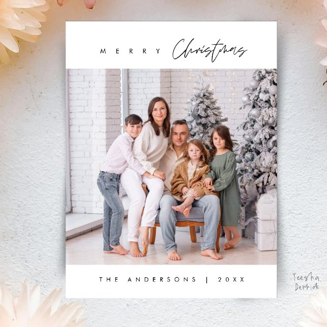 Modern Minimal, God Jul Familjefoto Vykort (Modern Minimal, Merry Christmas Family Photo Postcard in Cozy Black and White)