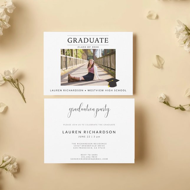 Modern Minimal Graduation Announcement with Photo  Inbjudningar (Skapare uppladdad)