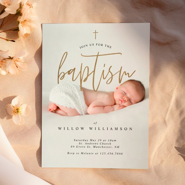 Modern minimal Guld-calligrafi Baby-fotobaptism Inbjudningar (Modern Minimal Gold Calligraphy Baby Photo Baptism Invitation)