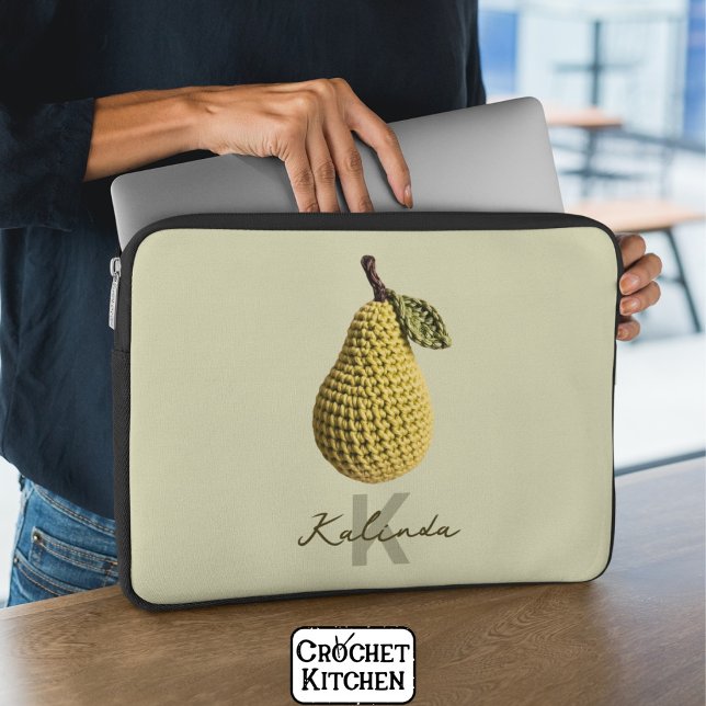 Modern minimal Gult Crochet Pear Monogram Namn Laptop Fodral (Skapare uppladdad)