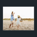 Modern minimal Helgdag för fotostrand - julkort Helg Vykort<br><div class="desc">snyggt-christmas-kortdesign med trendig blandning av fet stil och skript,  utrymme för ditt valda foto på framsidan med strand- och havsgrafik på baksidan</div>