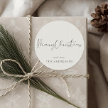 Modern minimal Kalligrafi jul Runt Klistermärke<br><div class="desc">designade julklistermärken i anpassningsbar och etiketter med modern minimal kalligrafi i stil med personlig namn.</div>