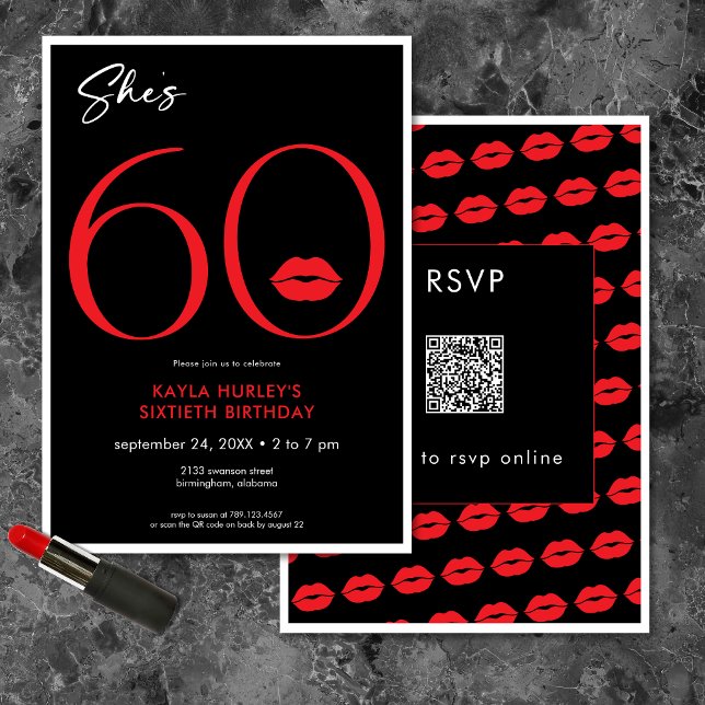 Modern Minimal Red Läppar Hon är sextiotålig födel Inbjudningar (Modern Minimal Red Lips She's Sixty Birthday QR Invitation)