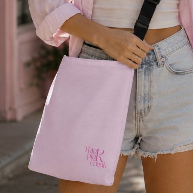 Modern Minimal Rosa Monogram Tänk Rosa Freak Axelväska (Skapare uppladdad)