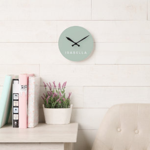 Modern Minimal Sage Grönt Personlig Namn Rund Klocka