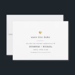 Modern minimal skrivmaskin Guld Heart Vow Renewal Spara Datumet<br><div class="desc">Det här enkla Spara datumkortet för din vow-förnyelse är enkelt. Modern skrivmaskin-typografi och accentuerad av ett känsligt hjärta i (tryckt) guld är detta minimalistiskt och ändå är det elegant.</div>