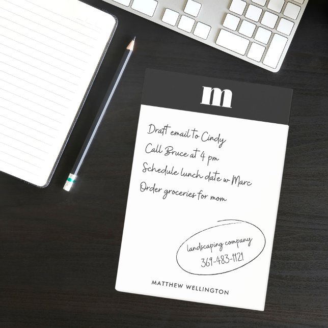 Modern Minimal Solid White Anpassningsbar Monogram Post-it Block (Skapare uppladdad)