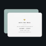 Modern Minimal Typewriter Guld Heart Bröllop Spara Datumet<br><div class="desc">Det här enkla Spara datumkortet för bröllop firande är enkelt. Modern skrivmaskin-typografi och accentuerad av ett känsligt hjärta i (tryckt) guld är detta minimalistiskt och ändå är det elegant. På baksidan finns utrymme för mer information,  t.ex. bröllop webbplats-URL. Det här är bakgrundsversionen för dammig grönt.</div>