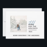 Modern minimal typografi fortfarande hemma julkort<br><div class="desc">Chic,  modernt minsta platta helgdag för rött och vitt bildfoto. Lustigt citat är fortfarande kvar för helgdagarna. Färg kan ändras. En del av en helgdag.</div>