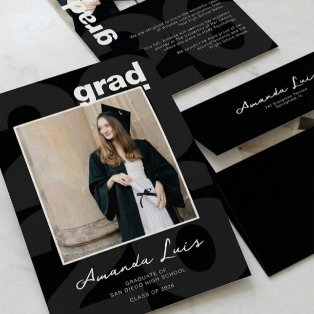 Modern Minimalist Black Graduation Photo Collage Meddelande (Skapare uppladdad)