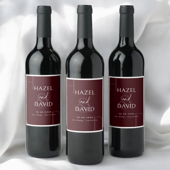 Modern minimalist burgunder monogram bröllop vinflaska etikett (Modern minimalist burgundy monogram wine label adds a rich, personalized touch to tables.)
