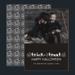 Modern Minimalist Family Photo Halloween Julkort<br><div class="desc">Share your favorite seasonal memories with this modern minimalist photo template featuring elegant "trick or treat" typography. Easily personalize the family name and year to create a high-quality,  professional keepsake for your friends and loved ones this Halloween.</div>