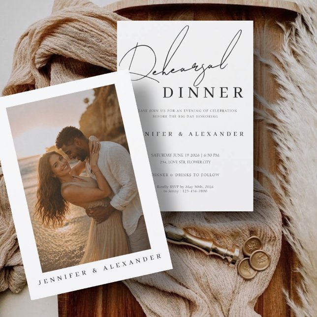 Modern minimalist fotoprova middagsbjudning natt inbjudningar (Modern Minimalist Photo Rehearsal Dinner Night Invitation)