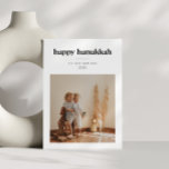 Modern minimalist Hanukkah Photo Scandinavian Julkort<br><div class="desc">Fira Hanukkah med detta moderna minimalistkort för helgdag med en ren vit bakgrund,  enkelt linjer och gott om negativt utrymme. Den skandinaviskt inspirerade designen erbjuder ett elegant,  underskattat sätt att  ditt favoritfoto och helgdag.</div>