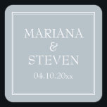 Modern Minimalist Light Grått Grått Fyrkantigt Klistermärke<br><div class="desc">Moderna bröllopsmärken för dina favoriter för bröllopsmottagning,  repetitionsmiddag och möhippa i gräns minimalistiskt grått eller grått tema,  barware.</div>