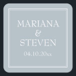 Modern Minimalist Light Grått Grått Fyrkantigt Klistermärke<br><div class="desc">Moderna bröllopsmärken för dina favoriter för bröllopsmottagning,  repetitionsmiddag och möhippa i gräns minimalistiskt grått eller grått tema,  barware.</div>
