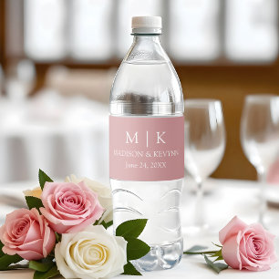 Modern minimalist monogram bröllop dammig rosa vattenflaskor etikett