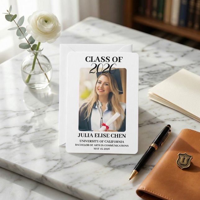 Modern Minimalist Photo Graduation Black Script  Meddelande (Modern Minimalist Photo Graduation Black Script Class of 2026 Elegant Professional)