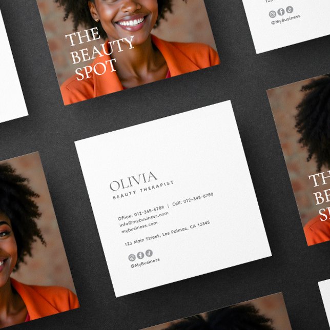 Modern Minimalist Photo & Socials Beauty Fyrkantigt Visitkort (Skapare uppladdad)