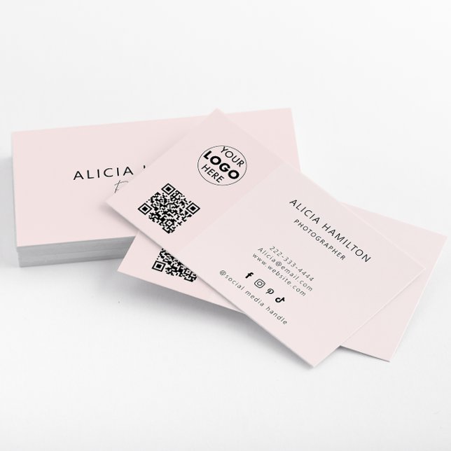 Modern minimalist | QR-kod och Logotyp |  ROSA Visitkort (A sleek pink minimalist business card design which features customisable QR Code & logo.)