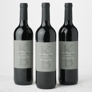 Modern minimalist salvia grön monogram bröllop vinflaska etikett