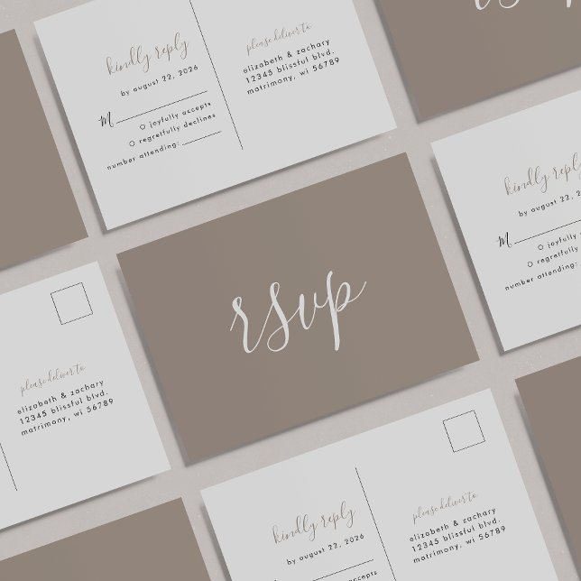 Modern minimalist skript taupe bröllop RSVP Vykort (Skapare uppladdad)