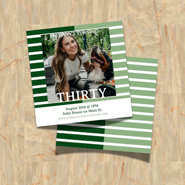 Modern Minimalist Striped 30th Birthday Square Inbjudningar (Celebrate the beginning of a new decade with this Modern Minimalist Striped 30th Birthday Invite!)