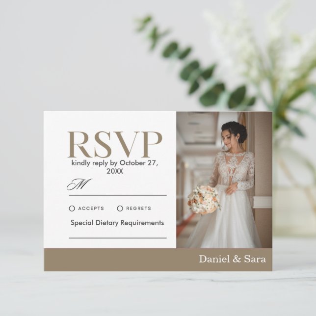 Modern Minimalist Wedding RSVP Card with Photo OSA Kort (Stående Fram)
