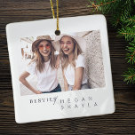 Modern, minimalistisk, bästa vänner, BFF-foto Julgransprydnad Keramik<br><div class="desc">Design består av roligt och lekfull typografi med sans serif- och serif-teckensnitt. Lägg till ett anpassningsbar-foto.</div>