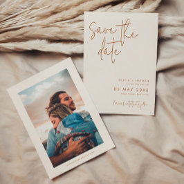 Modern minimalistisk bild av Bröllop i jord Spara Datumet